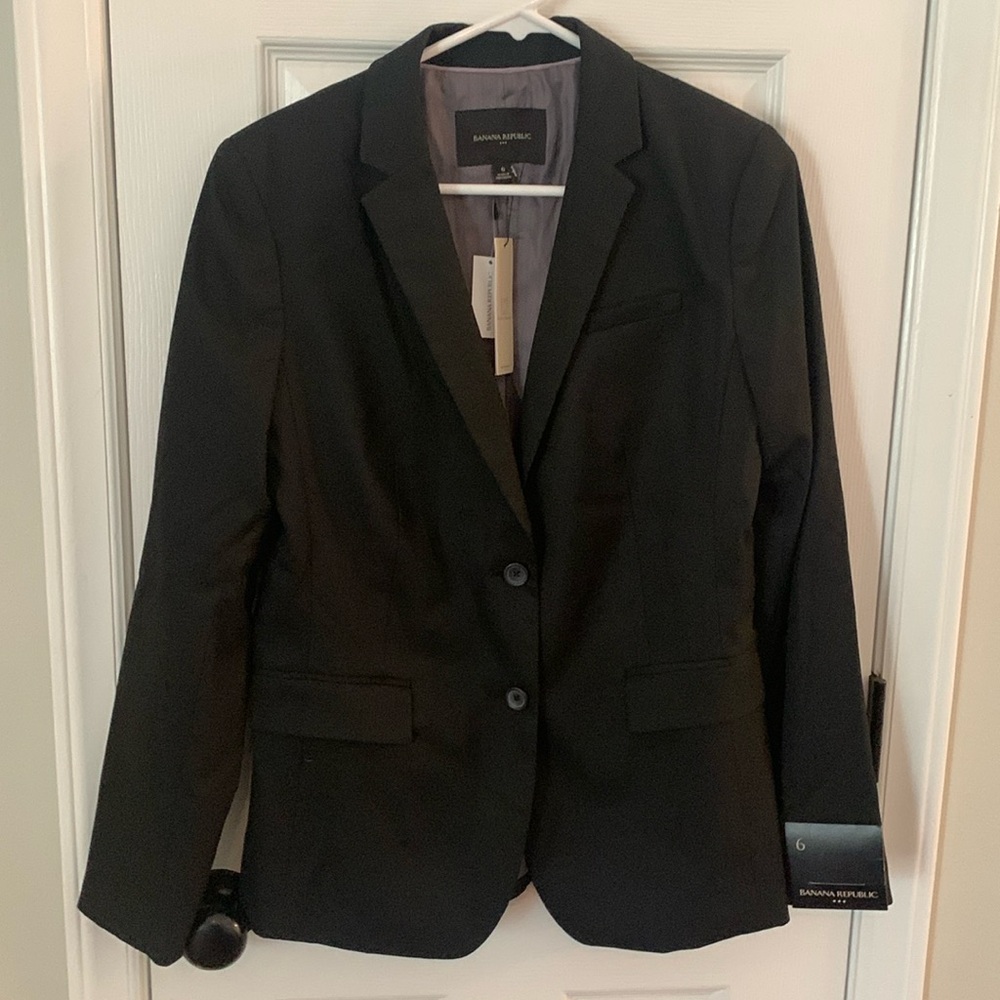 Banana Republic Women’s Black Blazer Sz. 6 NWT Features 2 Buttons